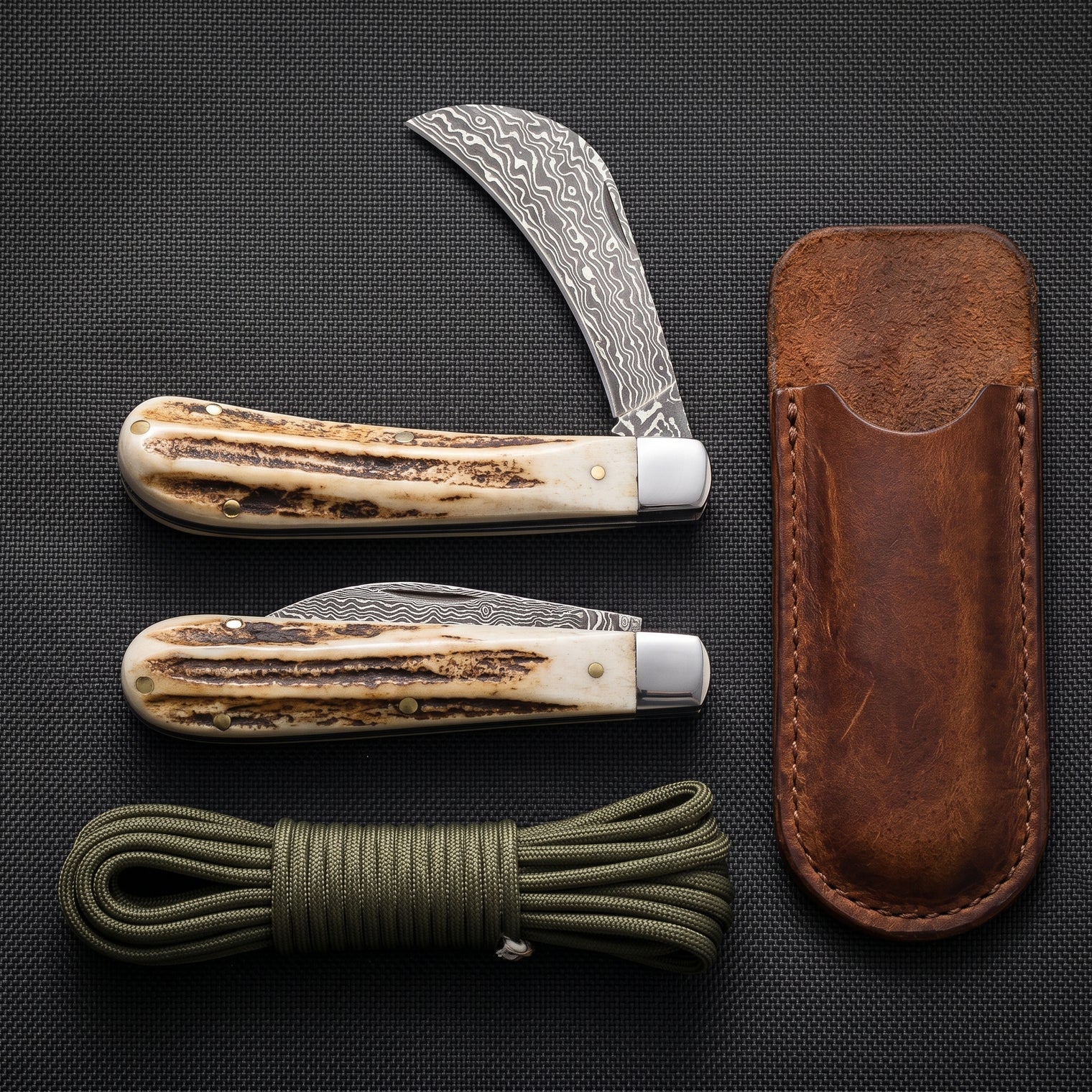 Damascus Folding Knife – Pterosaur Titanium Alloy High-End Folding Knife (Two Styles: Checkered Pattern, Flat Tip) Gray Handle, White Blade – Outdoor Camping, EDC, Handcrafted Knife, Collectible Gift, Display Piece, Hand-Forged Gift Edition