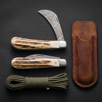 Damascus Folding Knife – Pterosaur Titanium Alloy High-End Folding Knife (Two Styles: Checkered Pattern, Flat Tip) Gray Handle, White Blade – Outdoor Camping, EDC, Handcrafted Knife, Collectible Gift, Display Piece, Hand-Forged Gift Edition