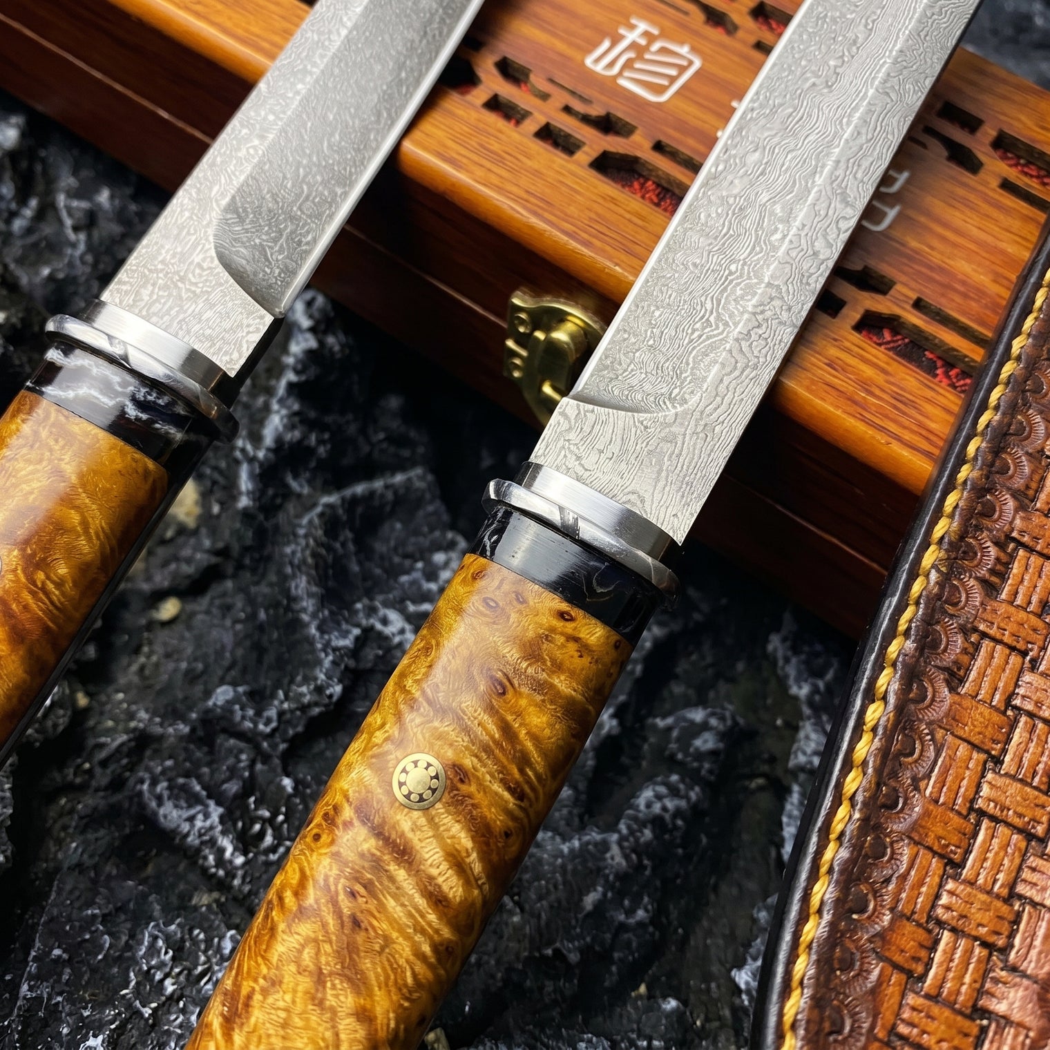 Damascus Outdoor Fixed Blade “Emperor · Uzi Steel Samurai” 6112 Outdoor Camping EDC Handcrafted Knife Collection Gift Display Special Hand-Forged Gift Edition Outdoor