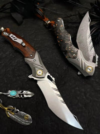 [Damascus Folding Knife “Poison Owl” (M390)] 6931 Outdoor Camping EDC Handcrafted Knife Collection Gift Display Special Hand-Forged Gift Edition